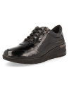 ZAPATO SEÑORA D&#39;TORRES CON AJUSTE FACIL, SEUL NEGRO CHAROL, HORMA ANCHA PARA PIES DELICADOS.